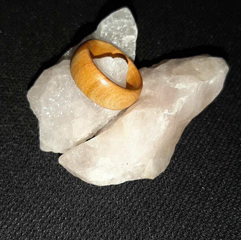 Handgefertigter Holzring Kirsche