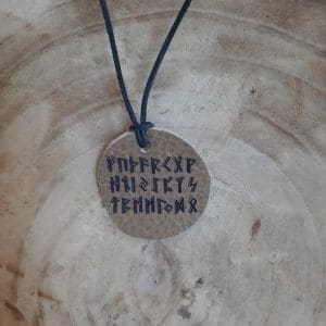 Lederanhänger mit Gravur Futhark
