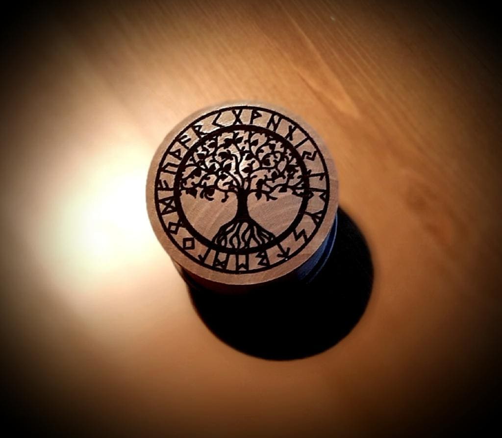 Holzdose_Yggdrasil