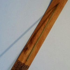 Räucherstäbchenhalter aus Holz
