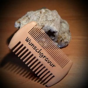 Bartkamm aus Holz mit Wunschgravur