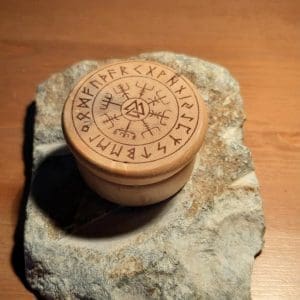 Holzdose Holzdose Wolf mit Drehverschluss