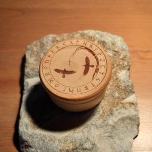 Holzdose Runenkreis mit Drehverschluss