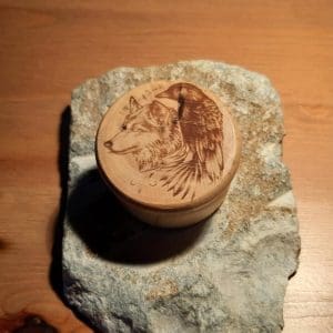 Holzdose Wolf mit Drehverschluss