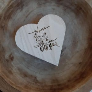Herz-Holzkiste mit Magnetverschluss Zuhause im Glück