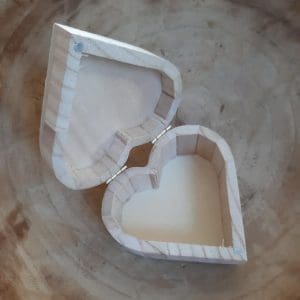 Herz-Holzkiste mit Magnetverschluss Relax