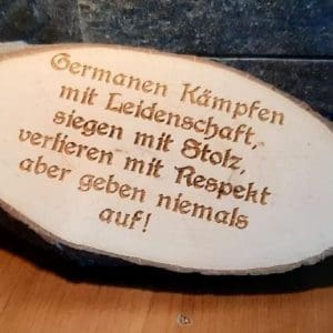 Holzschild Germanen Kämpfen