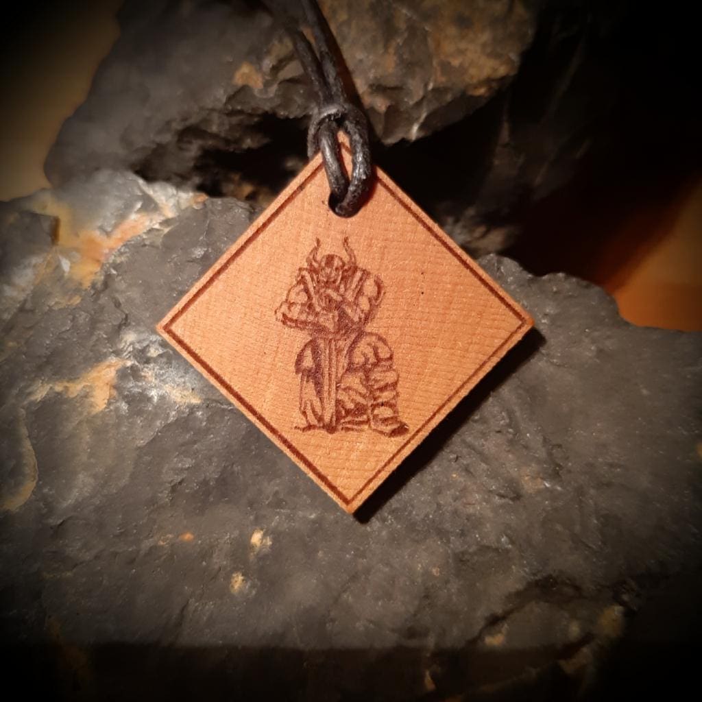 Holzschmuck Anhänger mit Wikinger Gravur in Viereck-Form